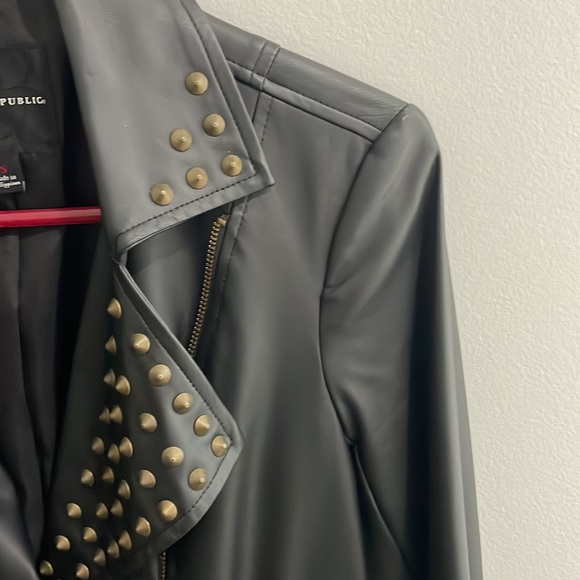 Leather jacket - Picture 4 of 8